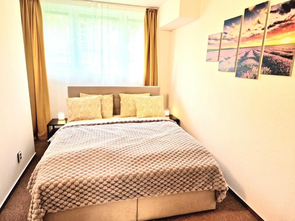 Wellness Gold Apartment With Private Sauna & Jacuzzi Prága Kültér fotó
